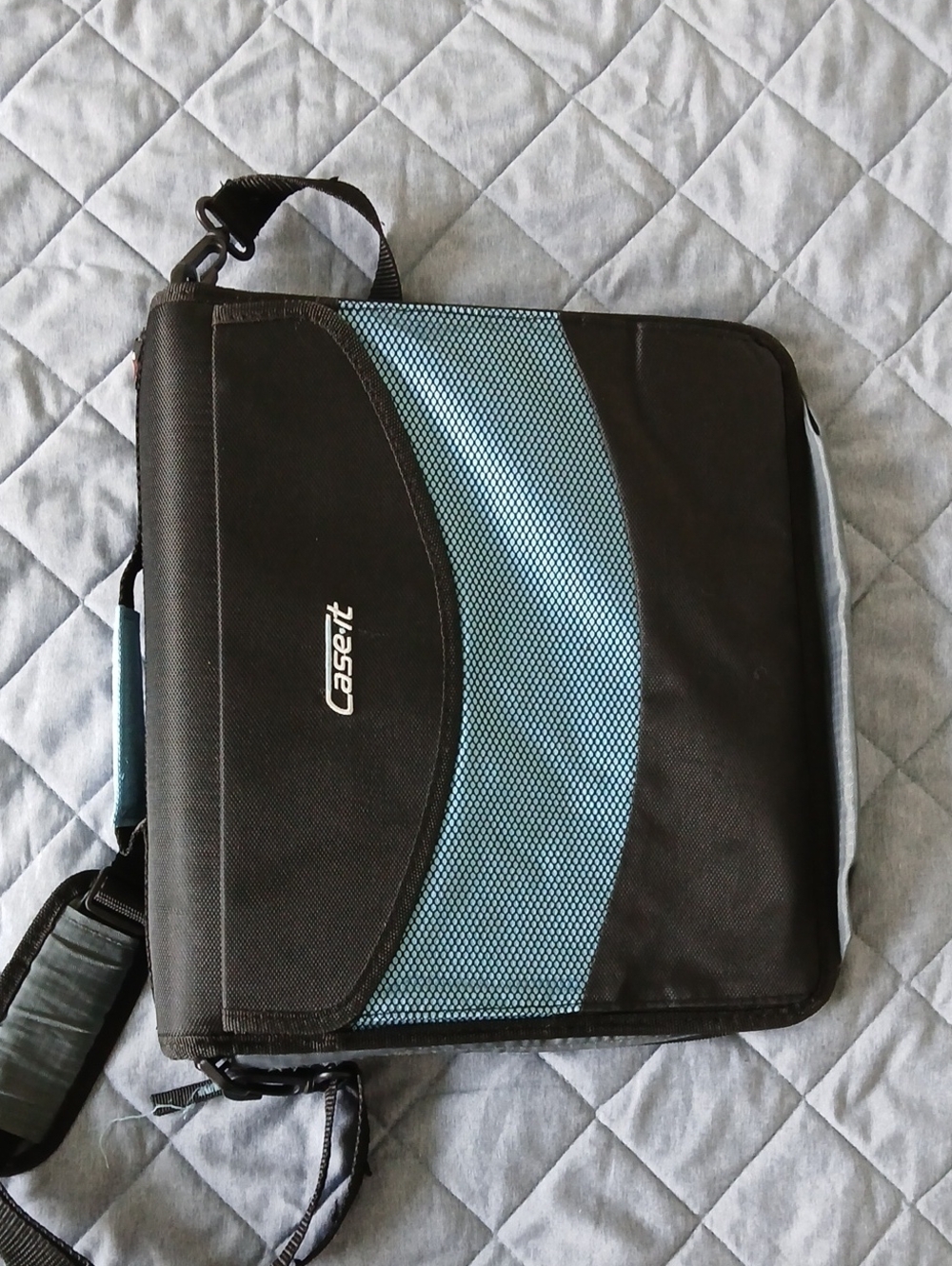 Case-it Black and Teal Zippered CD/DVD Binder